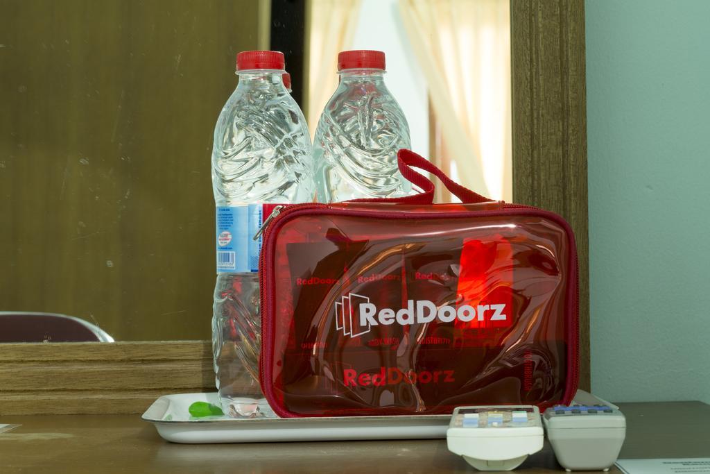 Hotel Reddoorz Near Pantai Jerman Kuta Lombok Exterior foto