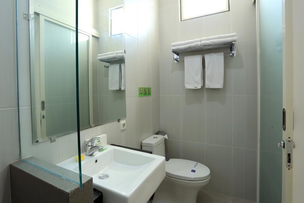 Hotel Reddoorz Near Pantai Jerman Kuta Lombok Exterior foto