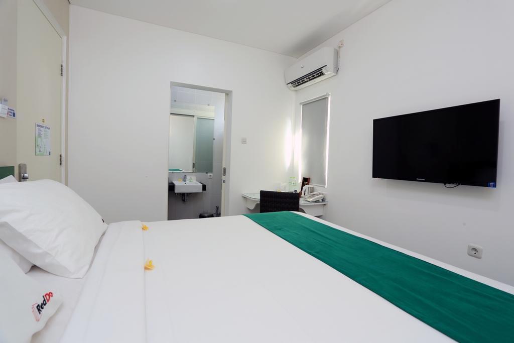 Hotel Reddoorz Near Pantai Jerman Kuta Lombok Zimmer foto