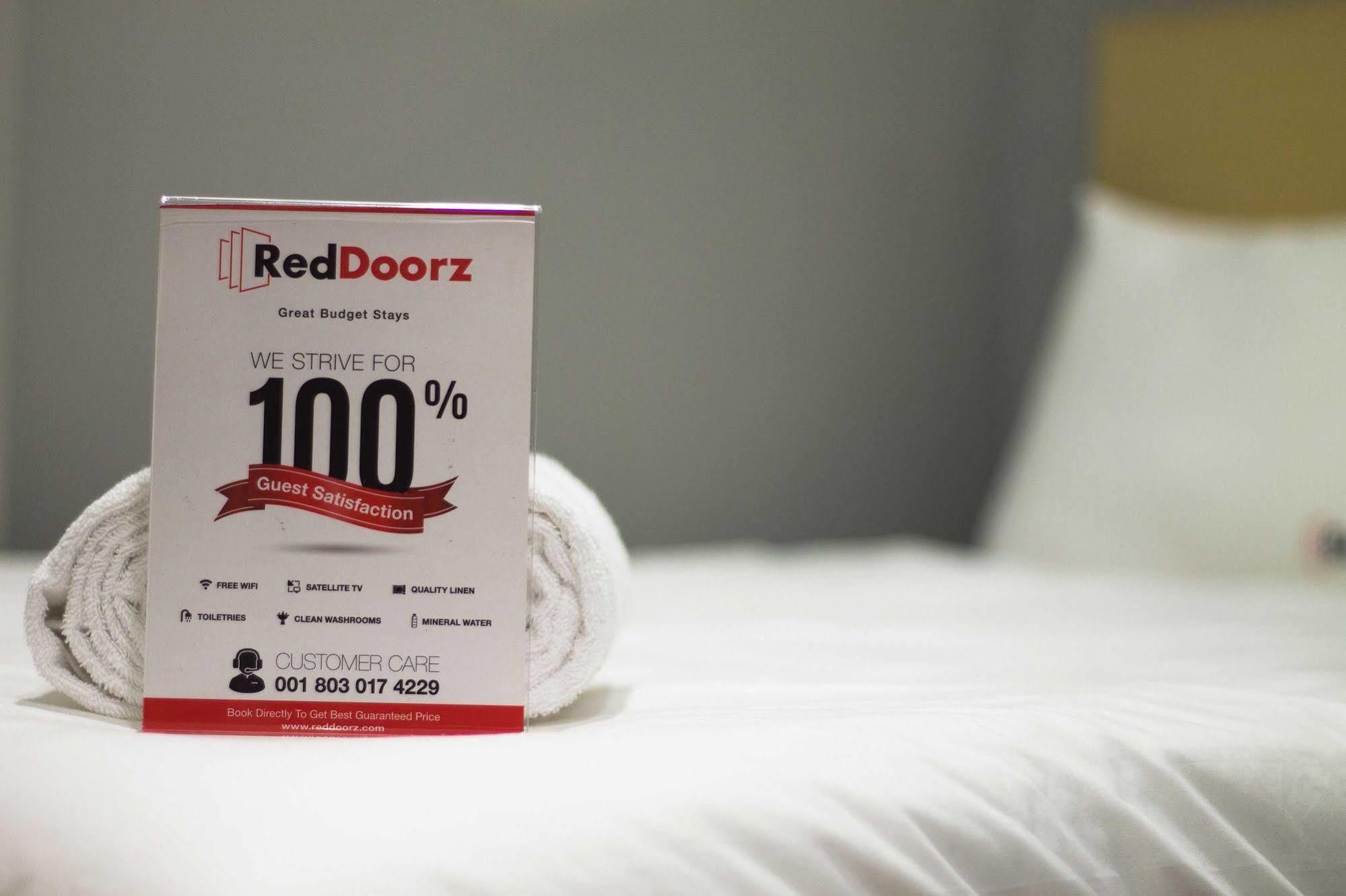 Hotel Reddoorz Near Pantai Jerman Kuta Lombok Exterior foto